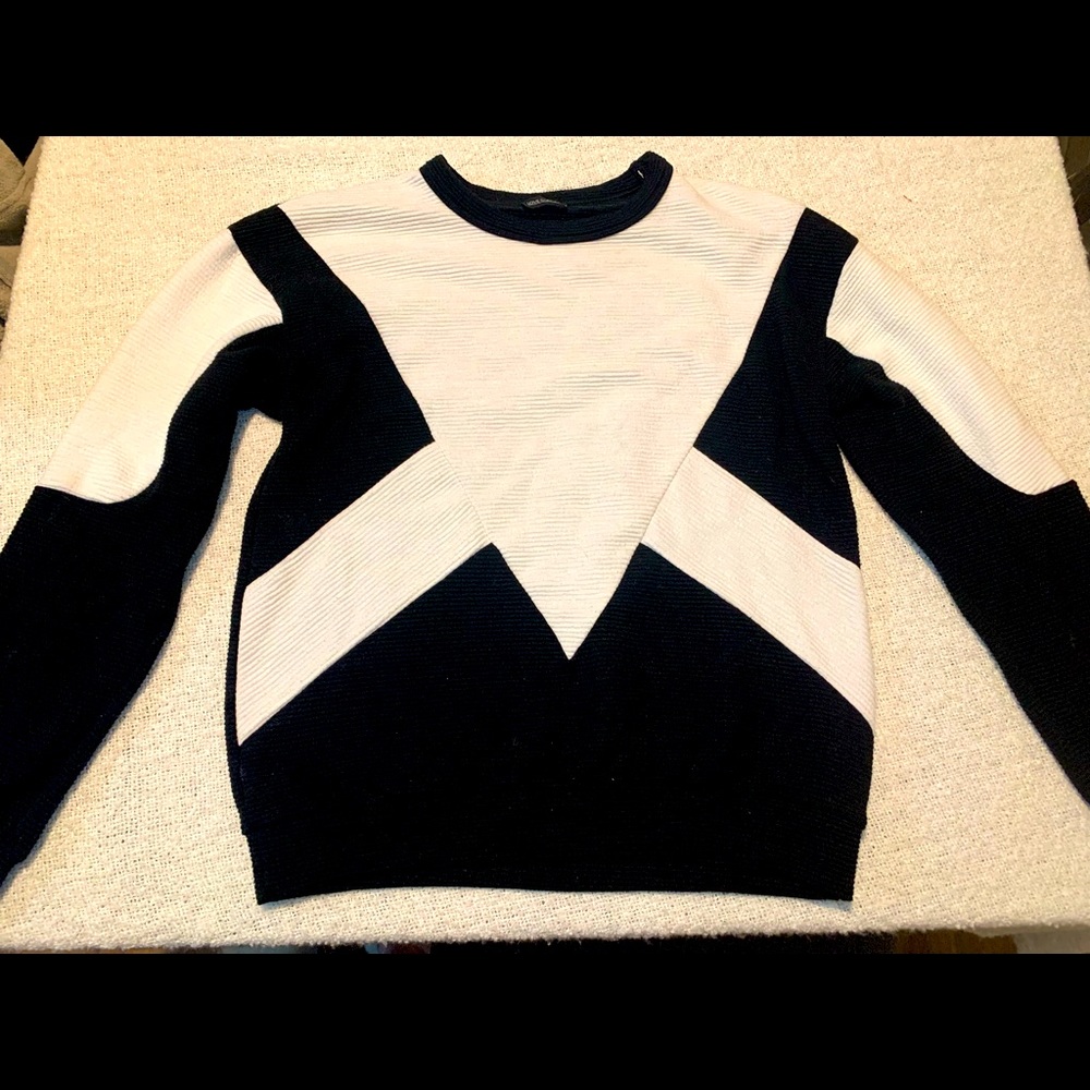 Love Culture Size Small Black and White Textured Crewneck Long Sleeve Shirt